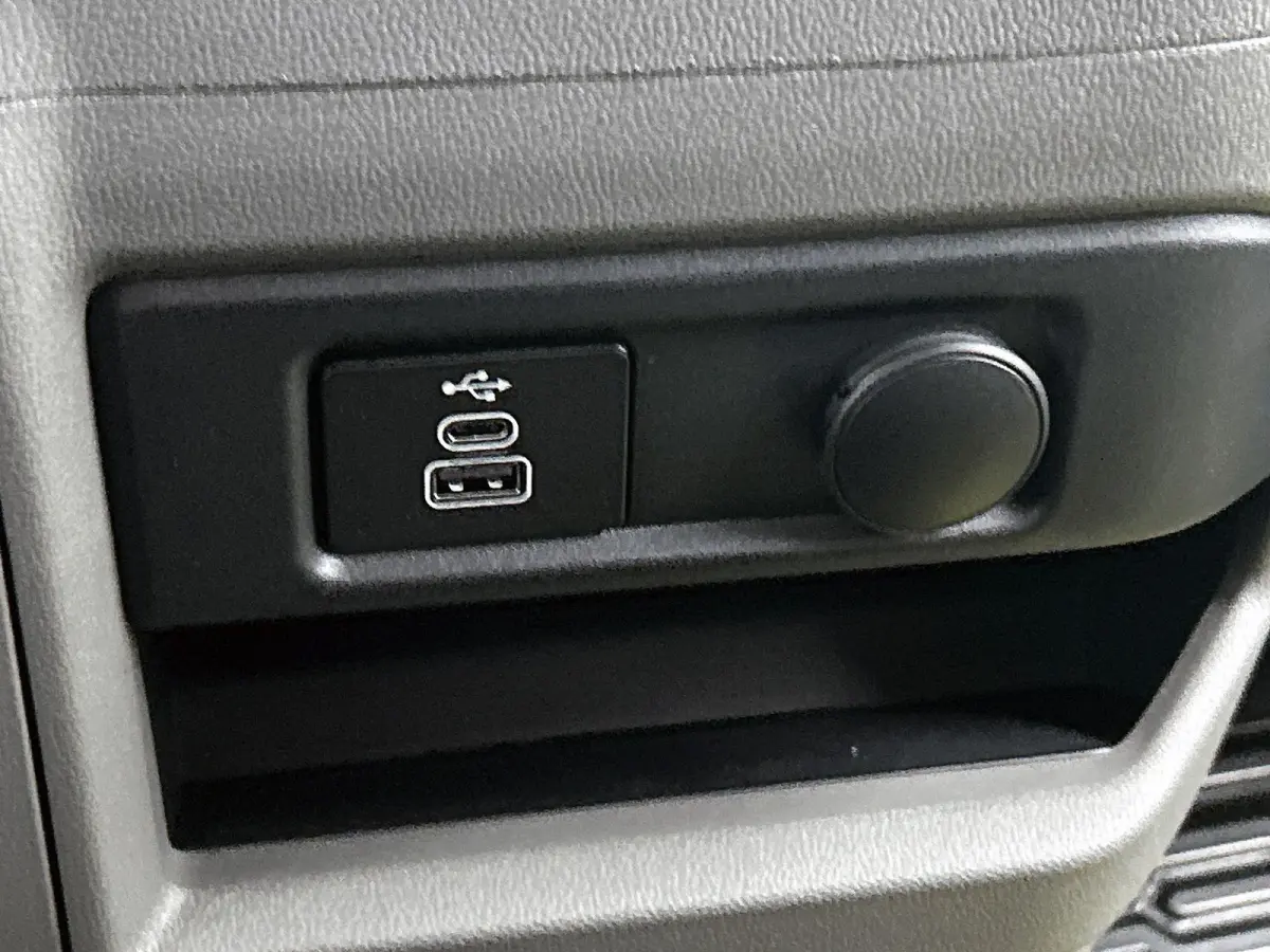 L2H1 Life 64 kWh 136PK | Automaat | Achteruitrijcamera | Parkeernsensoren Voor + Achter | Cruise Control | Lane Assist | Multifunctioneel Stuurwiel | Airco | Apple/Android Carplay | Stoelver