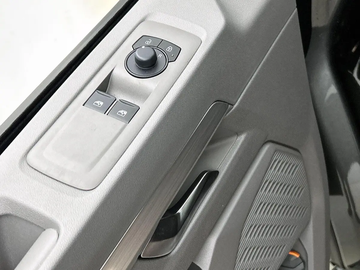 L2H1 Life 64 kWh 136PK | Automaat | Achteruitrijcamera | Parkeernsensoren Voor + Achter | Cruise Control | Lane Assist | Multifunctioneel Stuurwiel | Airco | Apple/Android Carplay | Stoelver
