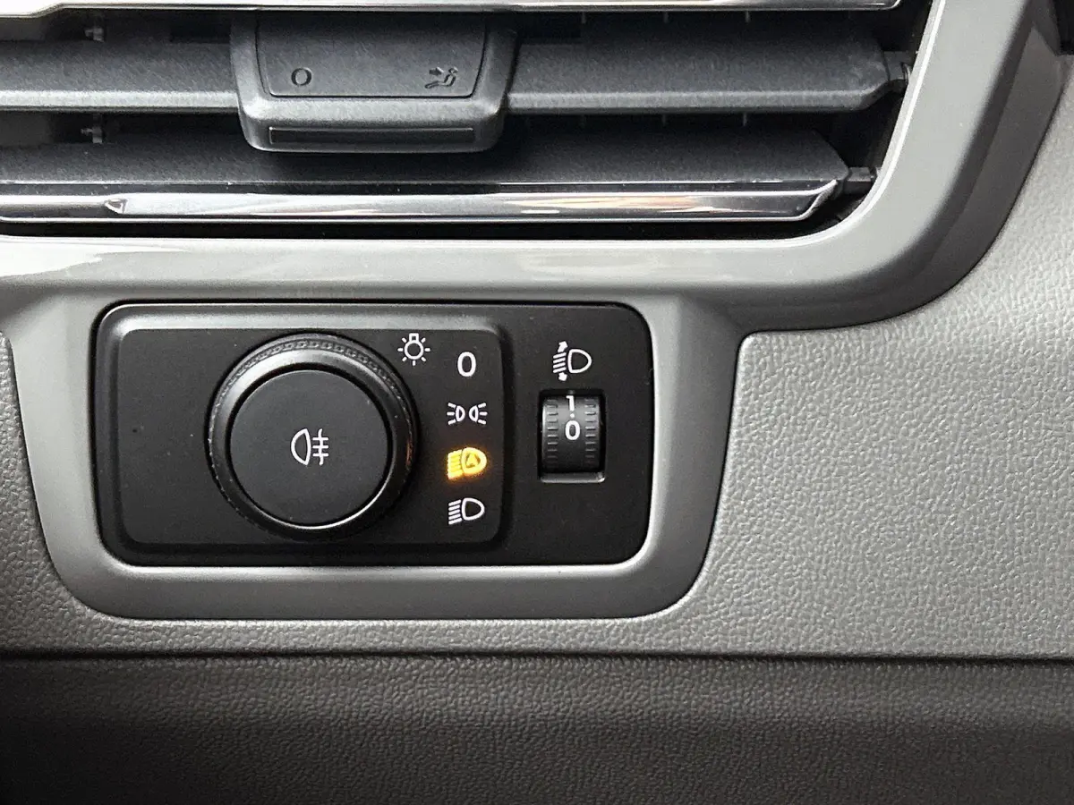 L2H1 Life 64 kWh 136PK | Automaat | Achteruitrijcamera | Parkeernsensoren Voor + Achter | Cruise Control | Lane Assist | Multifunctioneel Stuurwiel | Airco | Apple/Android Carplay | Stoelver