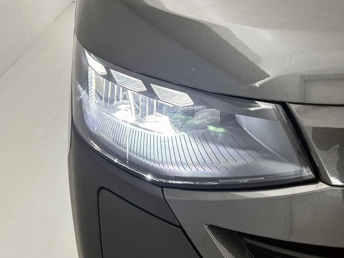 L2H1 Life 64 kWh 136PK | Automaat | Achteruitrijcamera | Parkeernsensoren Voor + Achter | Cruise Control | Lane Assist | Multifunctioneel Stuurwiel | Airco | Apple/Android Carplay | Stoelver