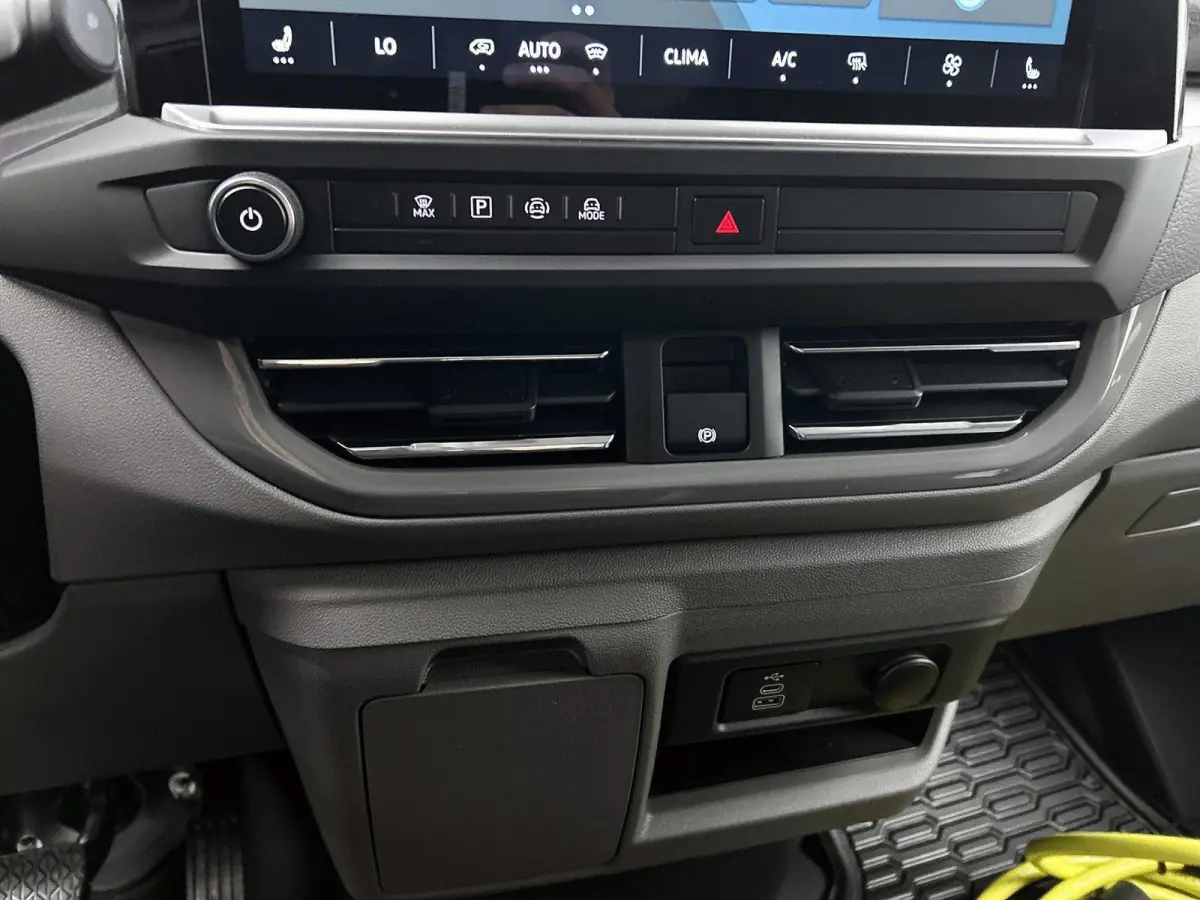 L2H1 Life 64 kWh 136PK | Automaat | Achteruitrijcamera | Parkeernsensoren Voor + Achter | Cruise Control | Lane Assist | Multifunctioneel Stuurwiel | Airco | Apple/Android Carplay | Stoelver