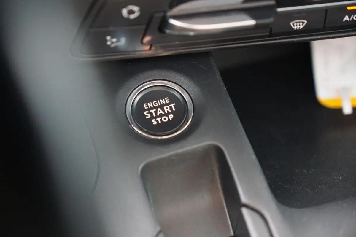 1.2 Turbo 130pk Edition Automaat - Night Blue - Nav/Carplay/Trkhk
