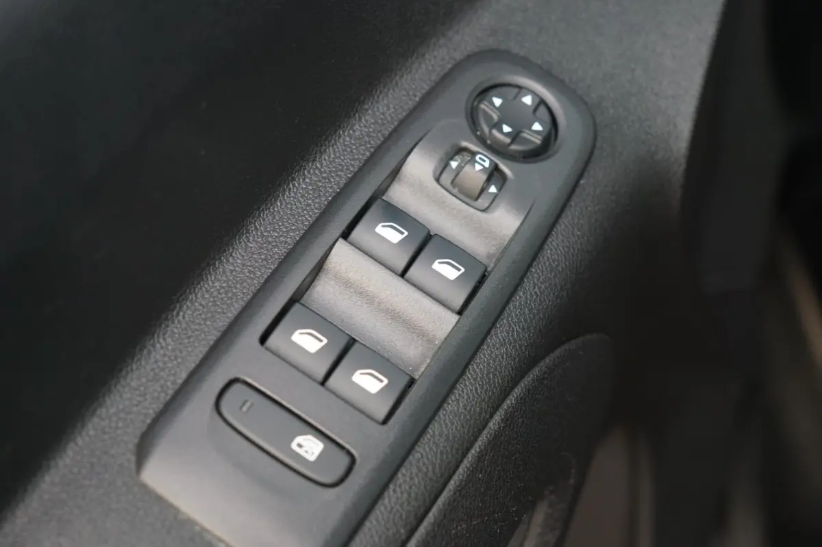 1.2 Turbo 130pk Edition Automaat - Night Blue - Nav/Carplay/Trkhk