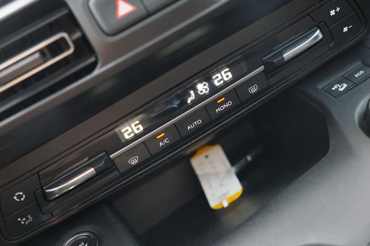 1.2 Turbo 130pk Edition Automaat - Night Blue - Nav/Carplay/Trkhk