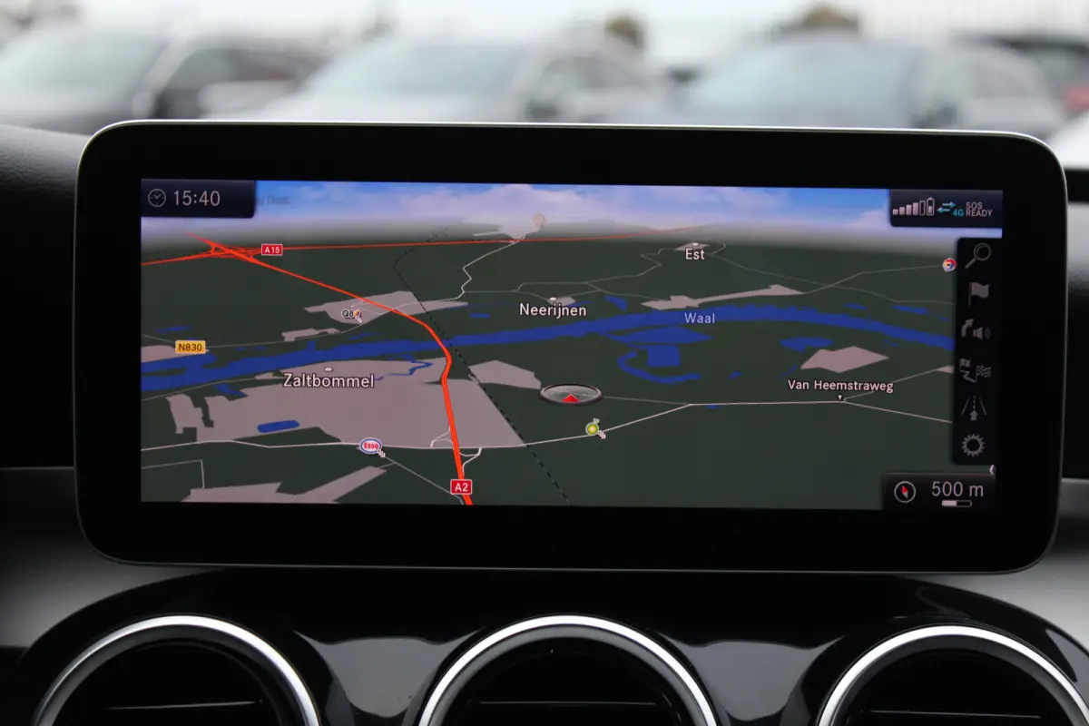300e Advantage Pack Avantgarde NAVI 18'''CARPLAY