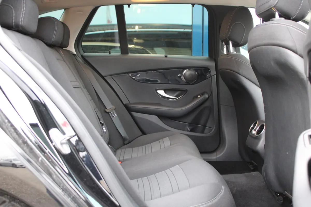 300e Advantage Pack Avantgarde NAVI 18'''CARPLAY