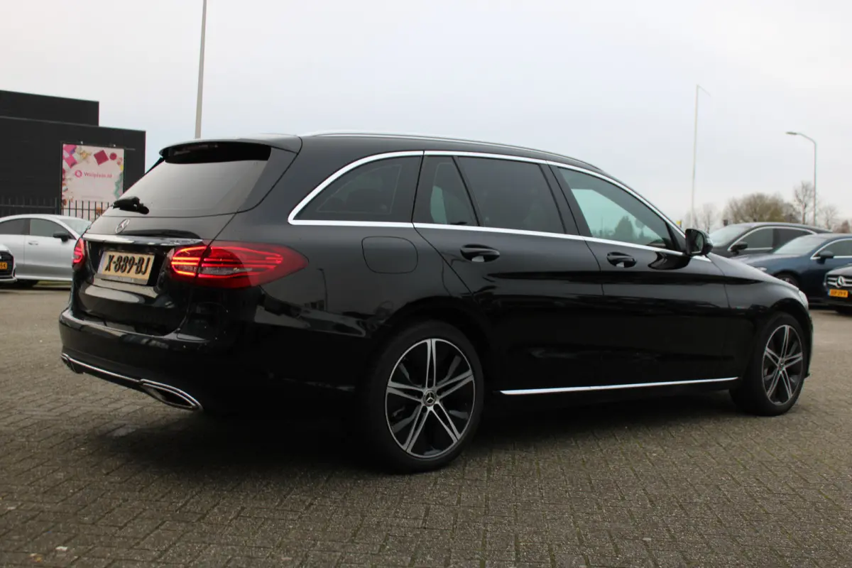 300e Advantage Pack Avantgarde NAVI 18'''CARPLAY