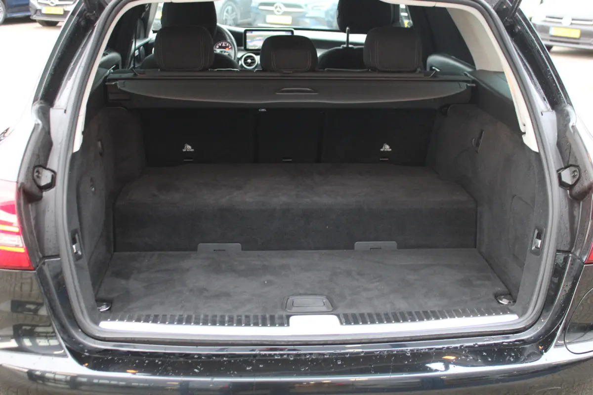 300e Advantage Pack Avantgarde NAVI 18'''CARPLAY