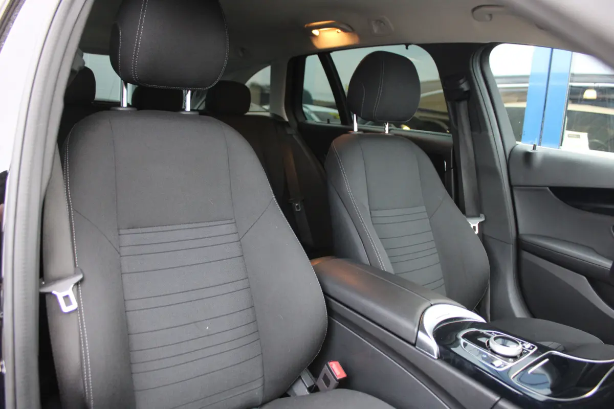 300e Advantage Pack Avantgarde NAVI 18'''CARPLAY