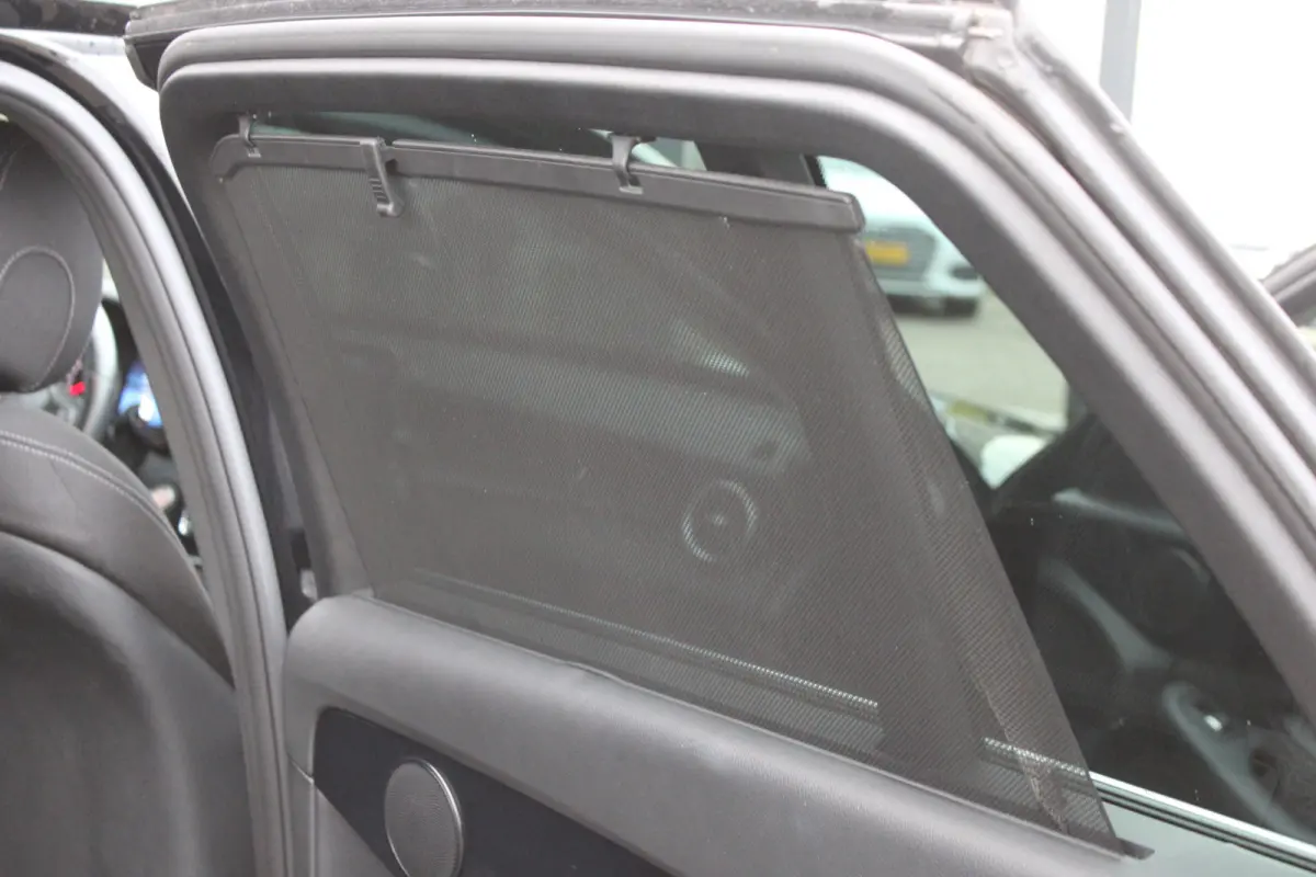 300e Advantage Pack Avantgarde NAVI 18'''CARPLAY