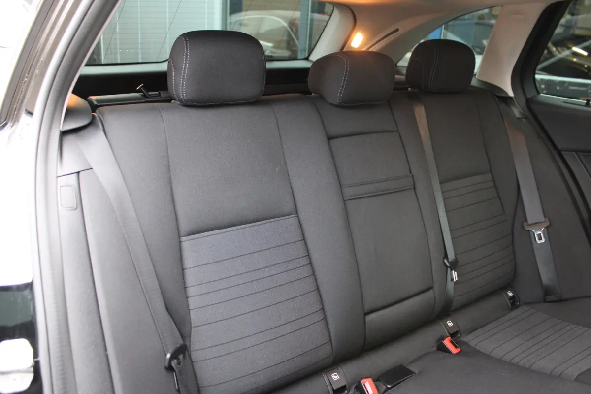 300e Advantage Pack Avantgarde NAVI 18'''CARPLAY
