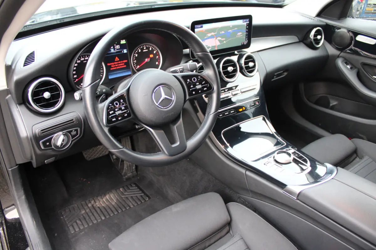 300e Advantage Pack Avantgarde NAVI 18'''CARPLAY