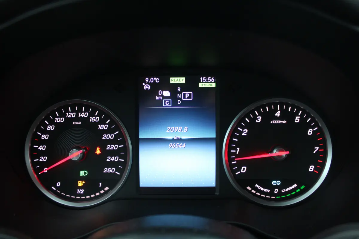 300e Advantage Pack Avantgarde NAVI 18'''CARPLAY