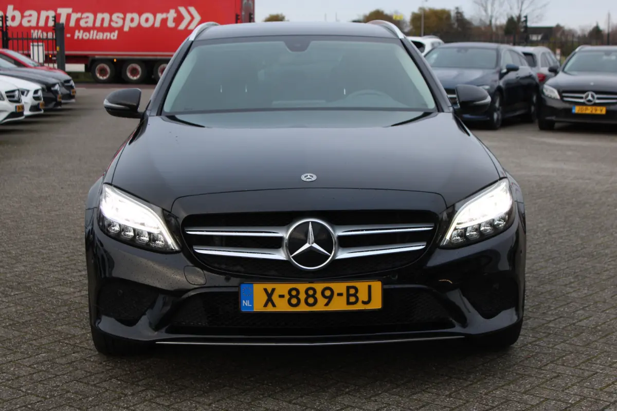 300e Advantage Pack Avantgarde NAVI 18'''CARPLAY