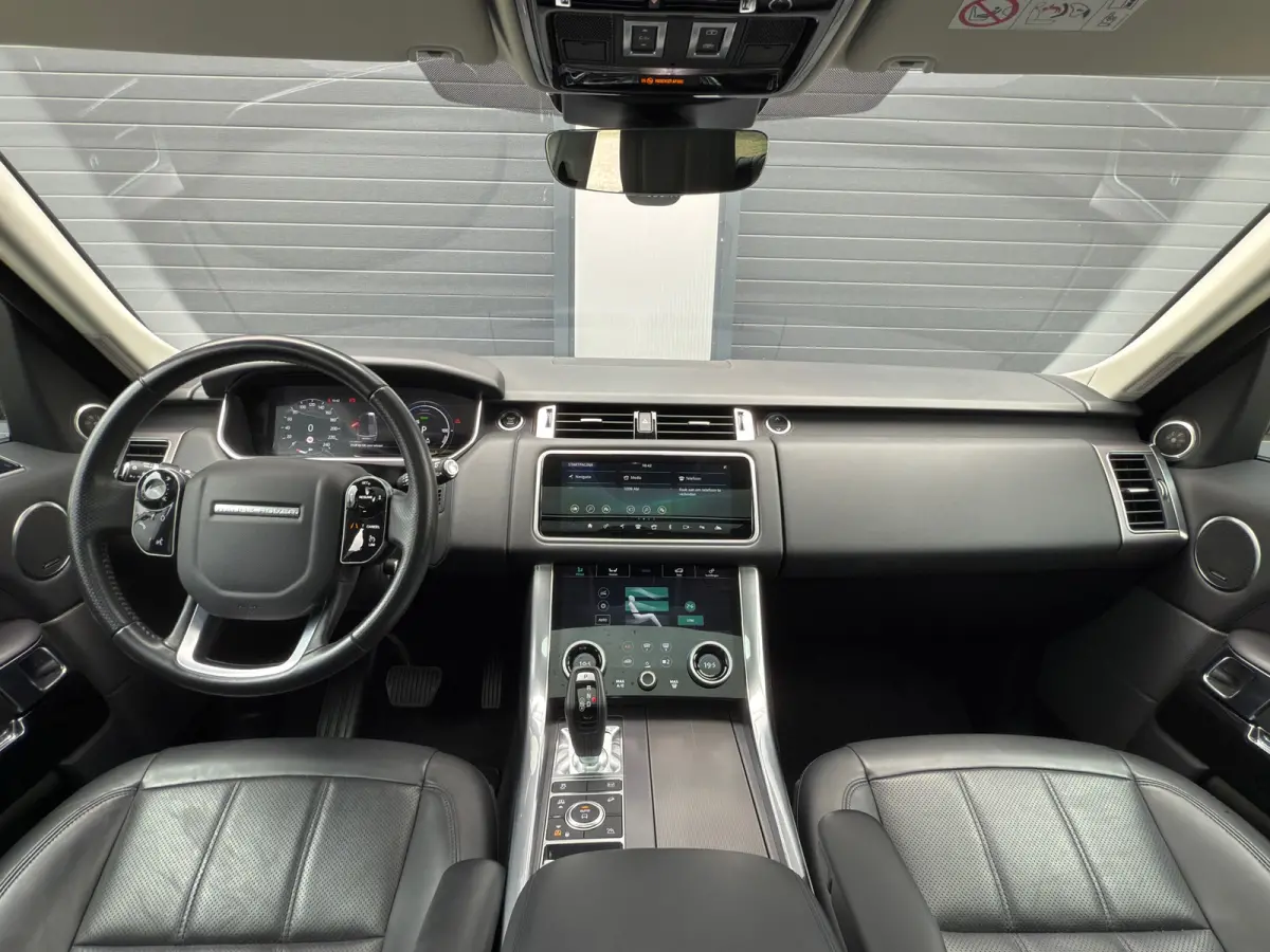 P400e Autobiography BTW / Dynamic / Luchtvering / 360 Camera / Schuifdak / Black