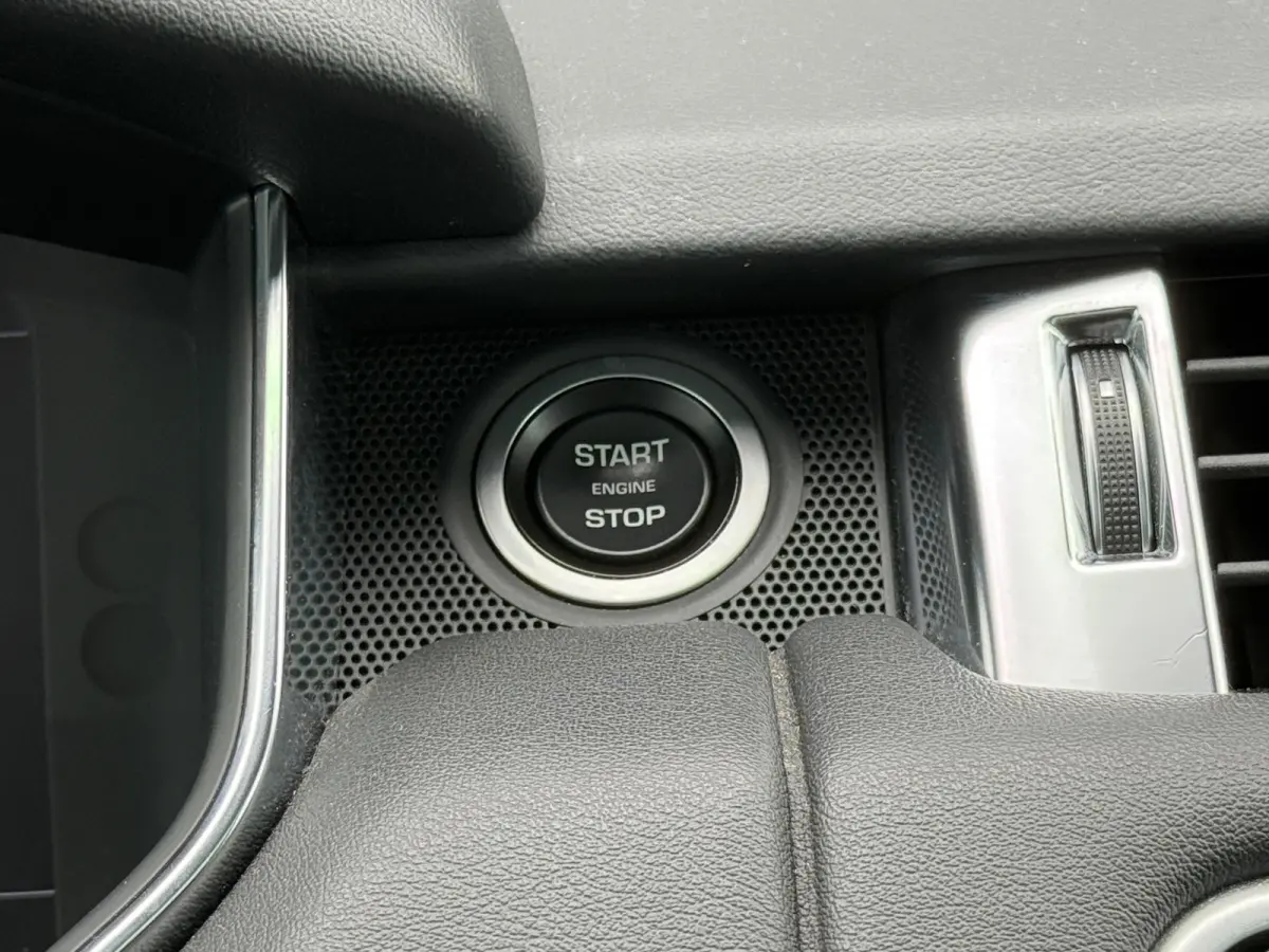 P400e Autobiography BTW / Dynamic / Luchtvering / 360 Camera / Schuifdak / Black