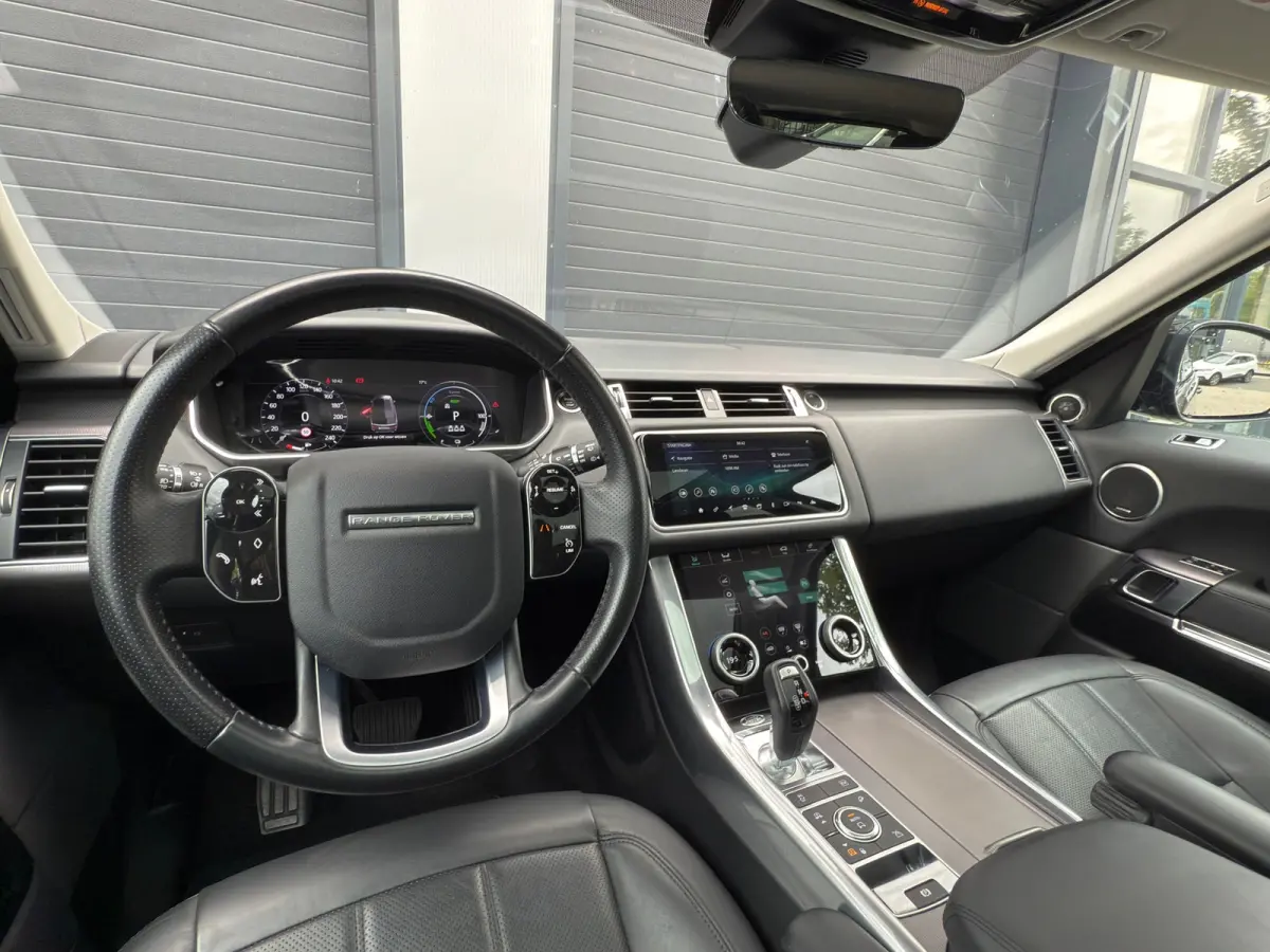 P400e Autobiography BTW / Dynamic / Luchtvering / 360 Camera / Schuifdak / Black