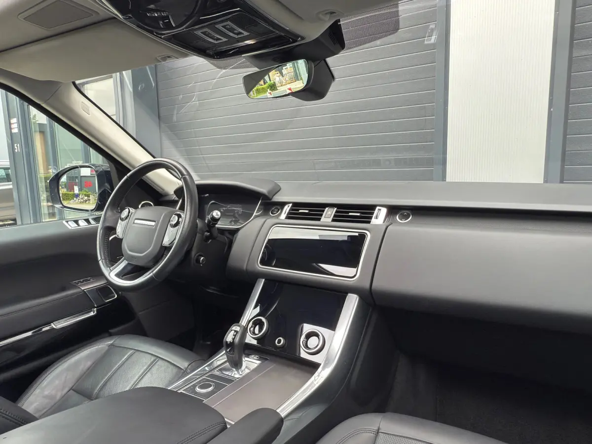 P400e Autobiography BTW / Dynamic / Luchtvering / 360 Camera / Schuifdak / Black