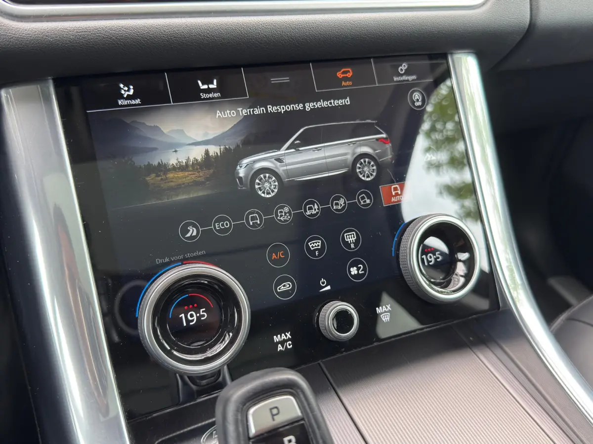 P400e Autobiography BTW / Dynamic / Luchtvering / 360 Camera / Schuifdak / Black