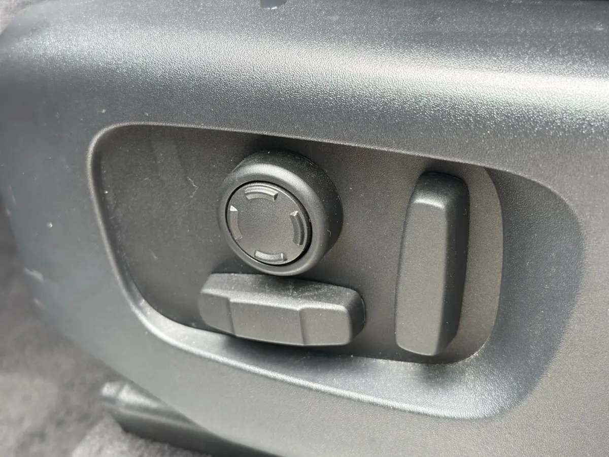 P400e Autobiography BTW / Dynamic / Luchtvering / 360 Camera / Schuifdak / Black