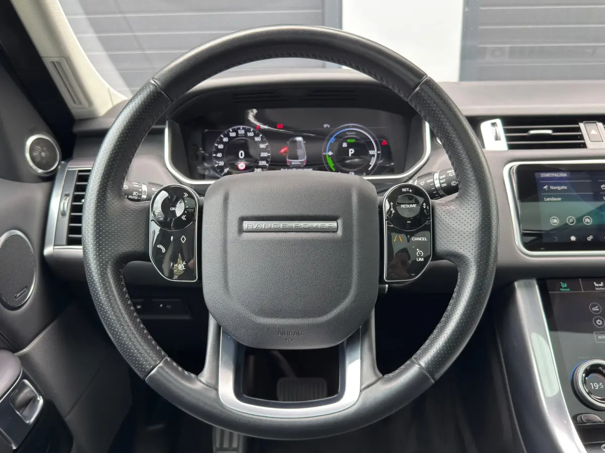 P400e Autobiography BTW / Dynamic / Luchtvering / 360 Camera / Schuifdak / Black