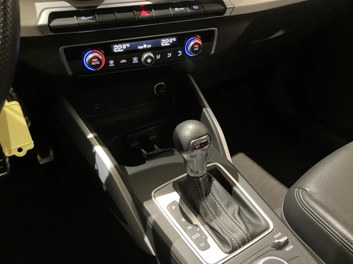 35 TFSI S Edition 150 PK Airco | Automaat | S-Line Edition | Trekhaak | Elektrische Achterklep | Navigatie | Parkeersensoren Achter | Sportstuur | LED Verlichting | Cruise Control | Bluetoot