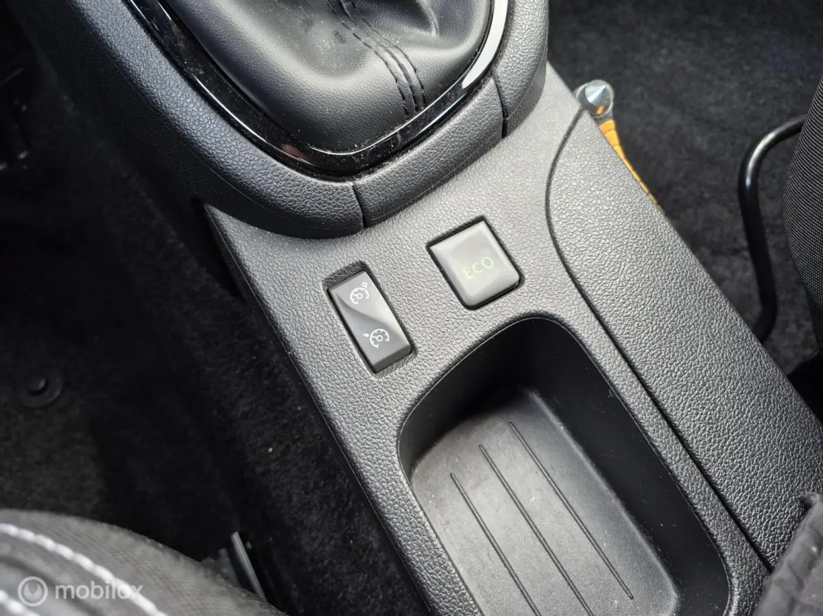 0.9 TCe INTENS • Cruise Control • Keyless •