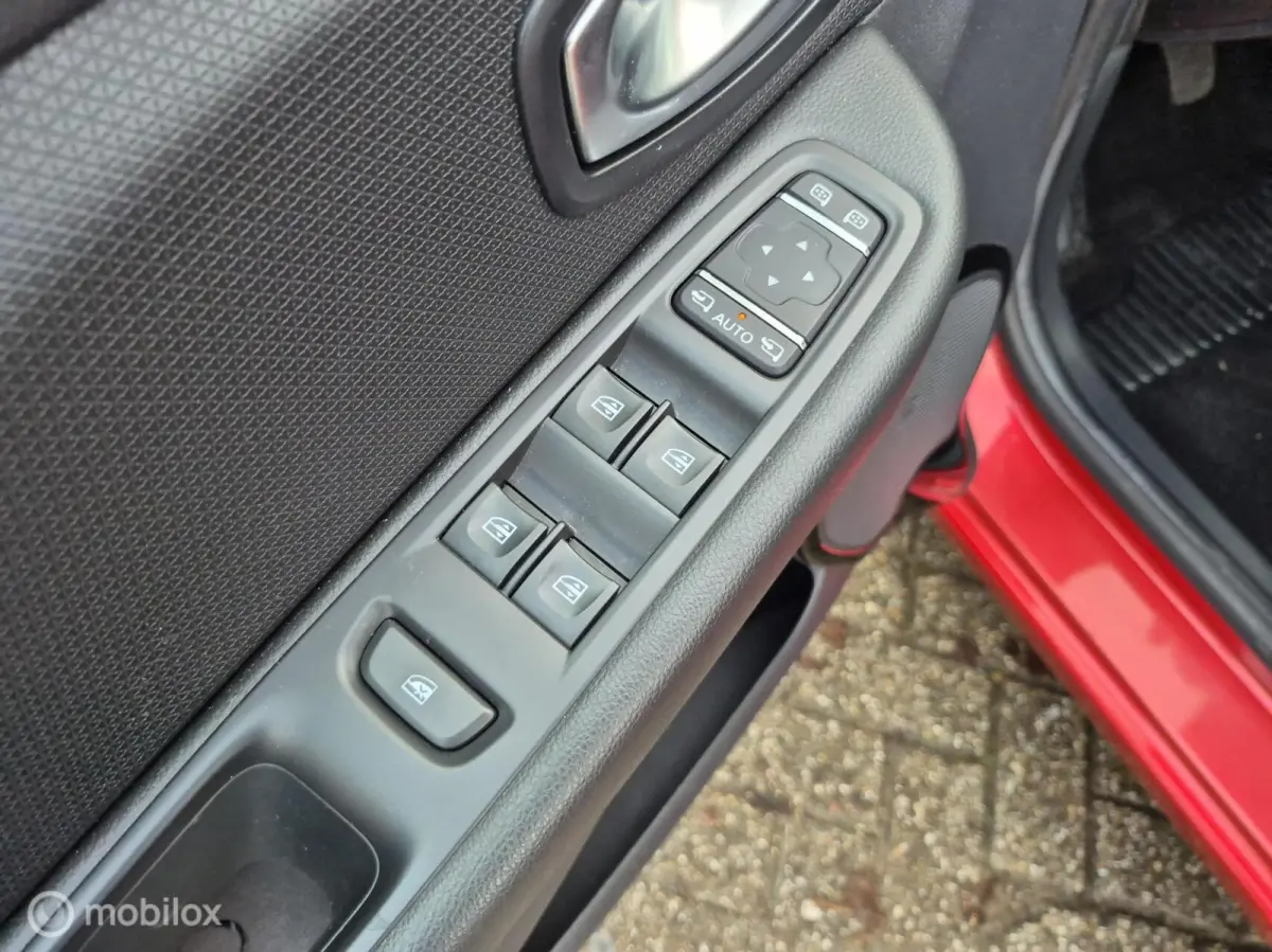 0.9 TCe INTENS • Cruise Control • Keyless •