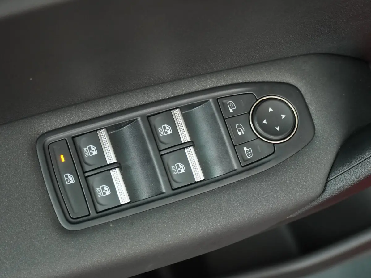 1.8 HEV Intense | €2.000 voorraadvoordeel! | Apple Carplay / Android auto | Keyless | Cruise control | Achteruitrijcamera