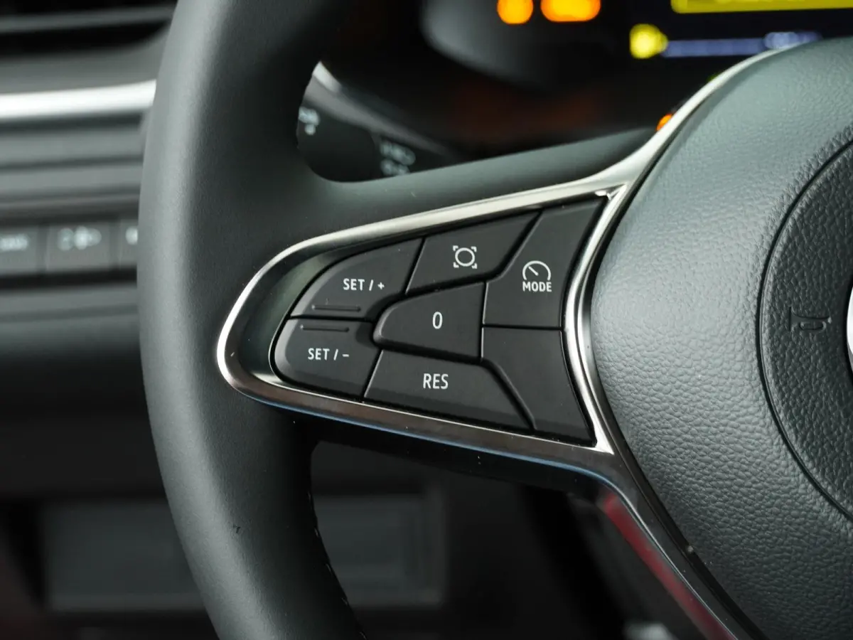 1.8 HEV Intense | €2.000 voorraadvoordeel! | Apple Carplay / Android auto | Keyless | Cruise control | Achteruitrijcamera