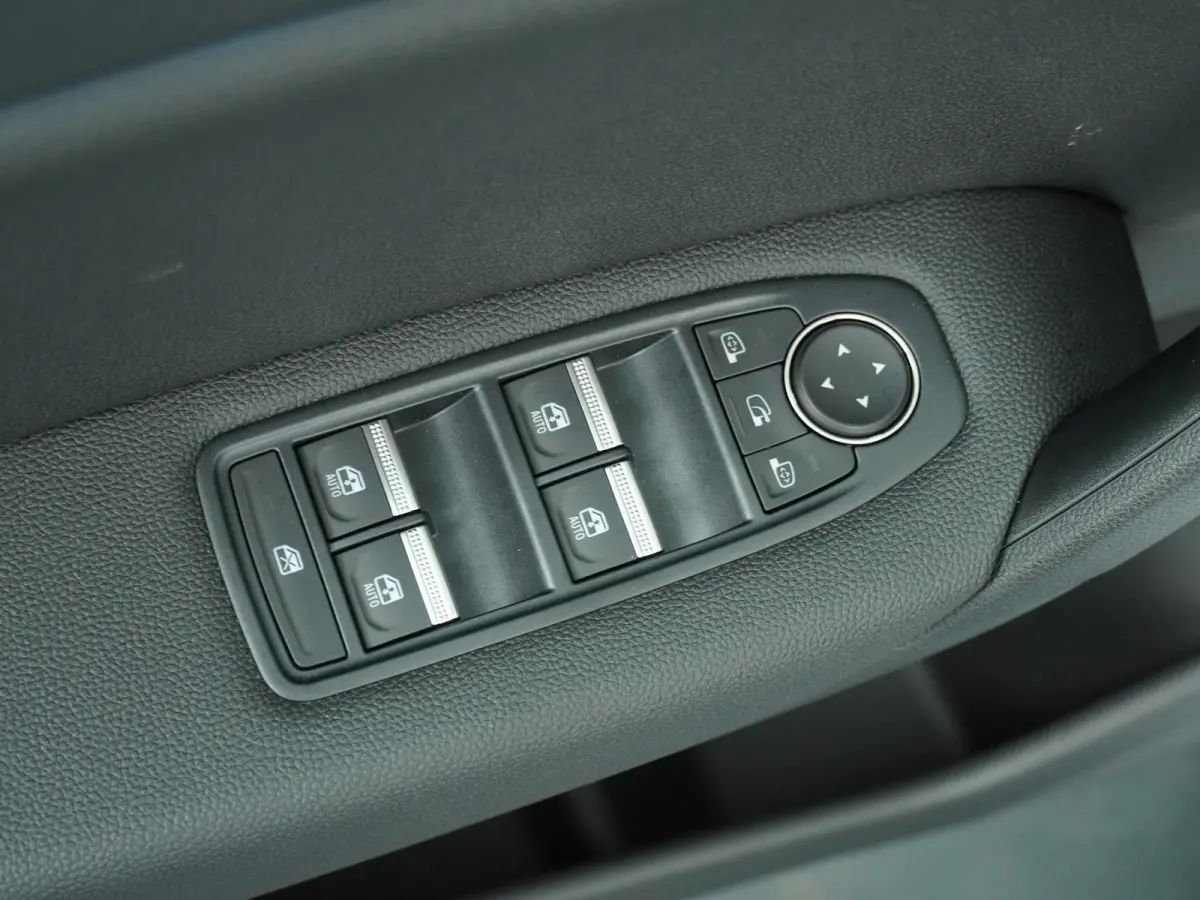 1.8 HEV Instyle | Elektrische achterklep | Harman Kardon | Panoramadak | Lederen Bekleding | Elektrische stoel verstelling |