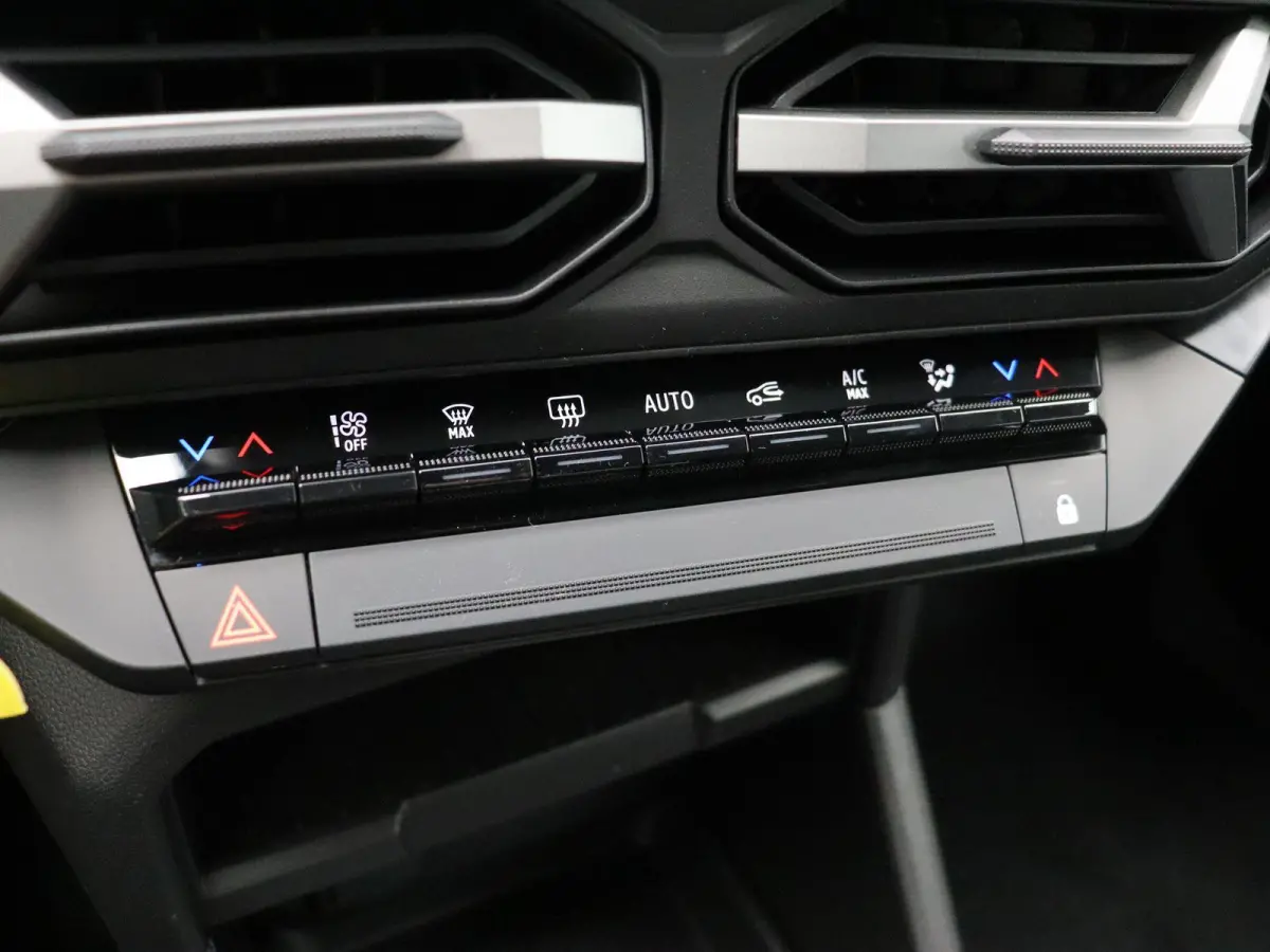 1.8 Hybrid 155pk Expression | Achteruitrijcamera | Climate control | 17" LMV | ACTIE 7 jaar Fabrieksgarantie! |