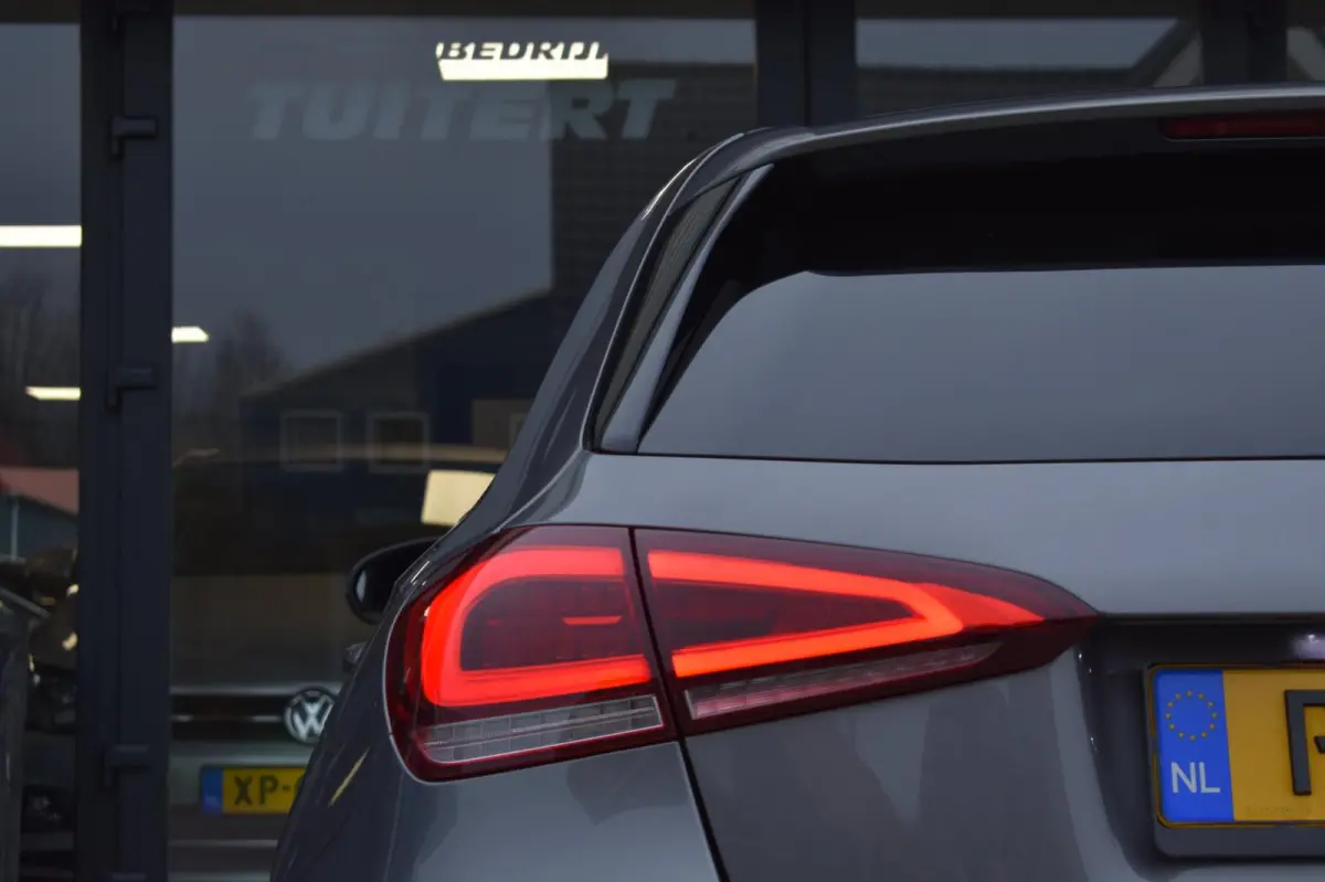 180 AMG NIGHT | SFEERVERLICHTING | APPLE CARPLAY | CAMERA | ANDROID AUTO | NAP | DEALER ONDERHOUDEN