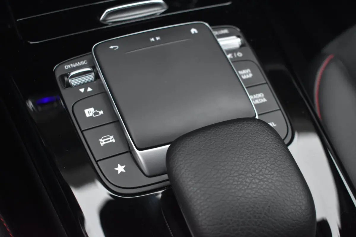 180 AMG NIGHT | SFEERVERLICHTING | APPLE CARPLAY | CAMERA | ANDROID AUTO | NAP | DEALER ONDERHOUDEN