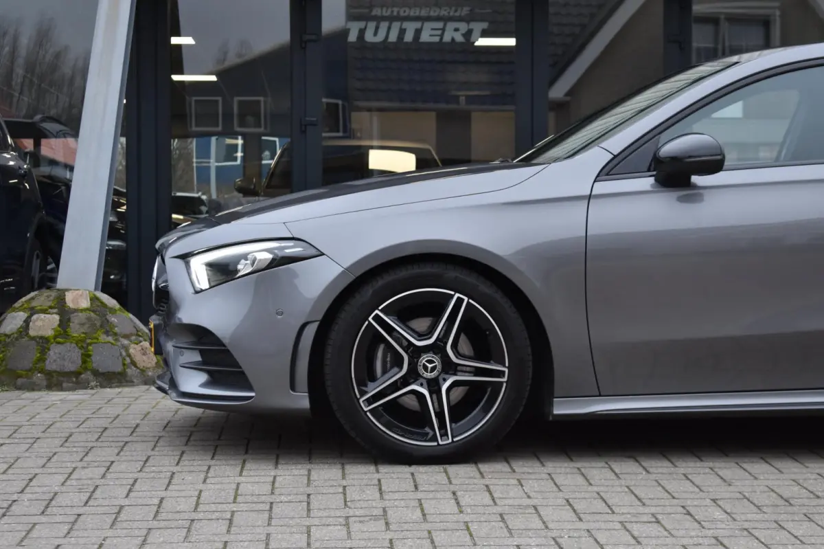 180 AMG NIGHT | SFEERVERLICHTING | APPLE CARPLAY | CAMERA | ANDROID AUTO | NAP | DEALER ONDERHOUDEN