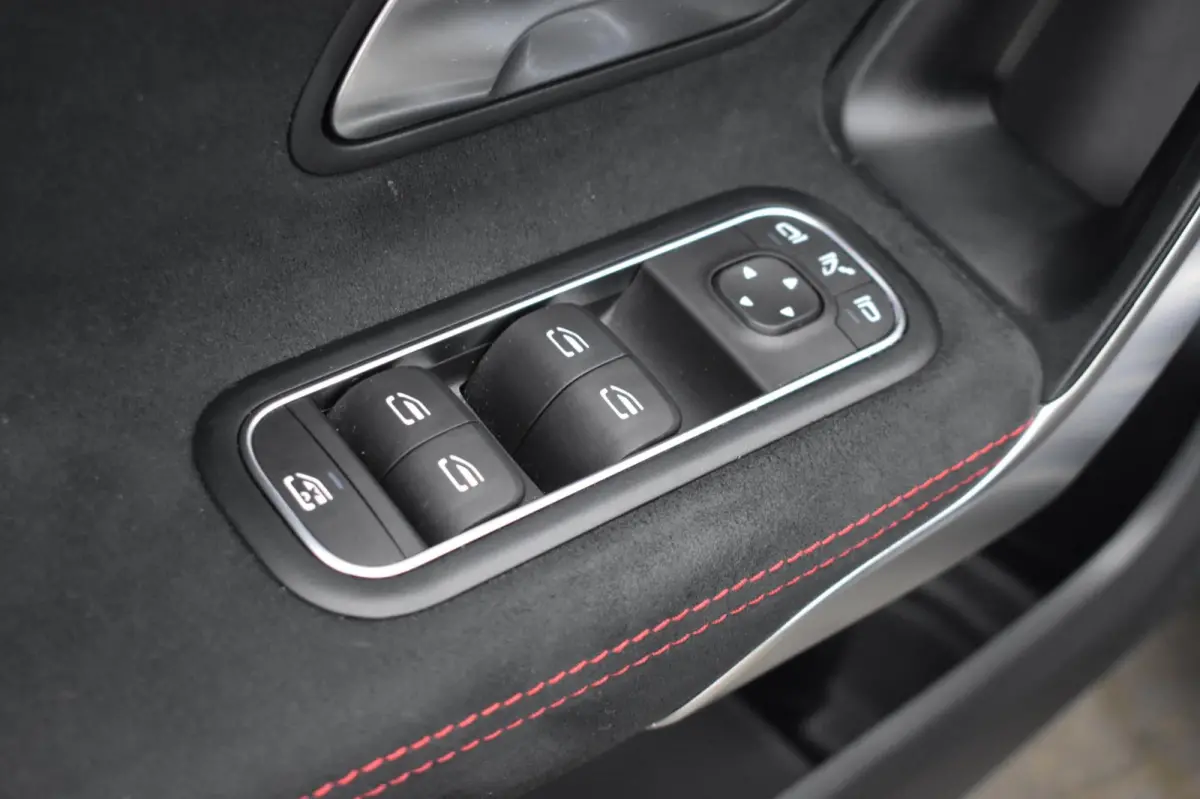 180 AMG NIGHT | SFEERVERLICHTING | APPLE CARPLAY | CAMERA | ANDROID AUTO | NAP | DEALER ONDERHOUDEN