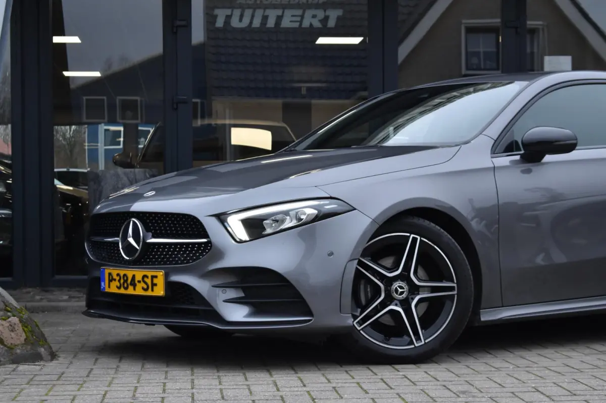 180 AMG NIGHT | SFEERVERLICHTING | APPLE CARPLAY | CAMERA | ANDROID AUTO | NAP | DEALER ONDERHOUDEN