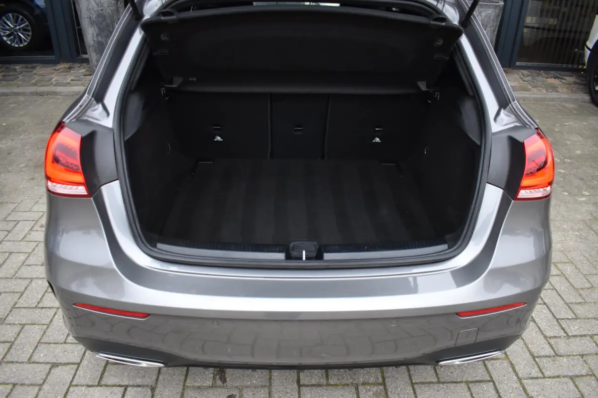 180 AMG NIGHT | SFEERVERLICHTING | APPLE CARPLAY | CAMERA | ANDROID AUTO | NAP | DEALER ONDERHOUDEN