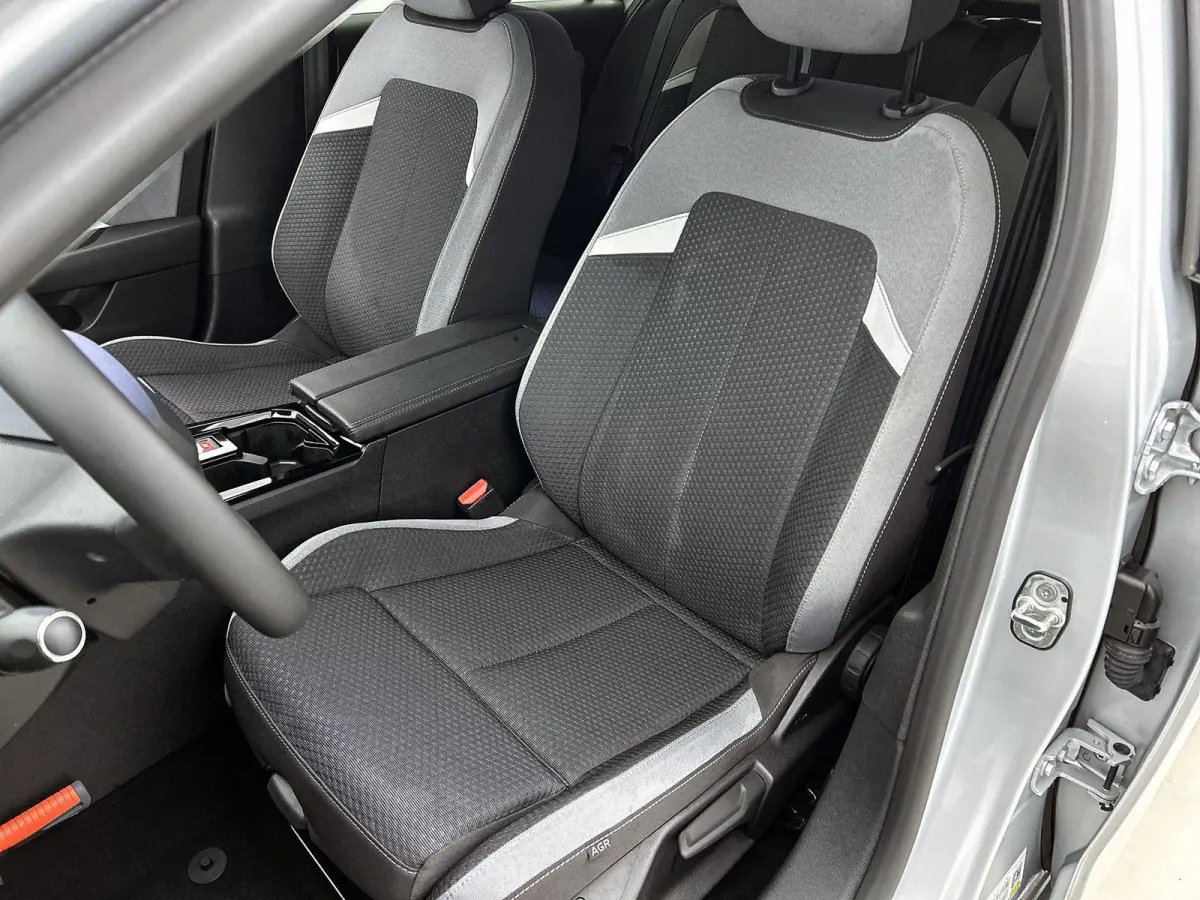 1.2 Turbo Business Edition Camera | Apple Carplay & Android Auto | Navigatie | AGR Stoelen | Parkeersensoren Voor/Achter | Stoel & Stuur Verwarming | Climate Control | Keyless