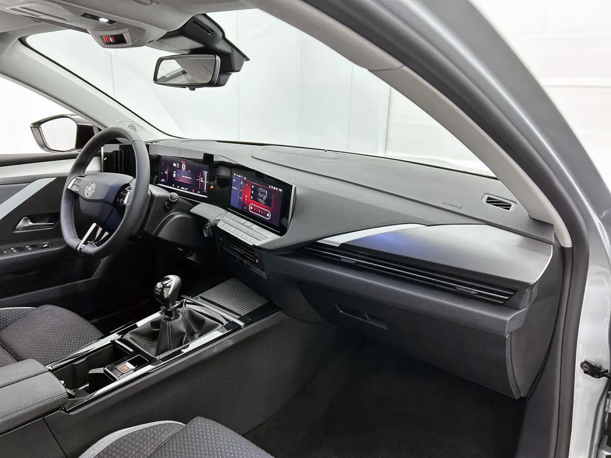 1.2 Turbo Business Edition Camera | Apple Carplay & Android Auto | Navigatie | AGR Stoelen | Parkeersensoren Voor/Achter | Stoel & Stuur Verwarming | Climate Control | Keyless