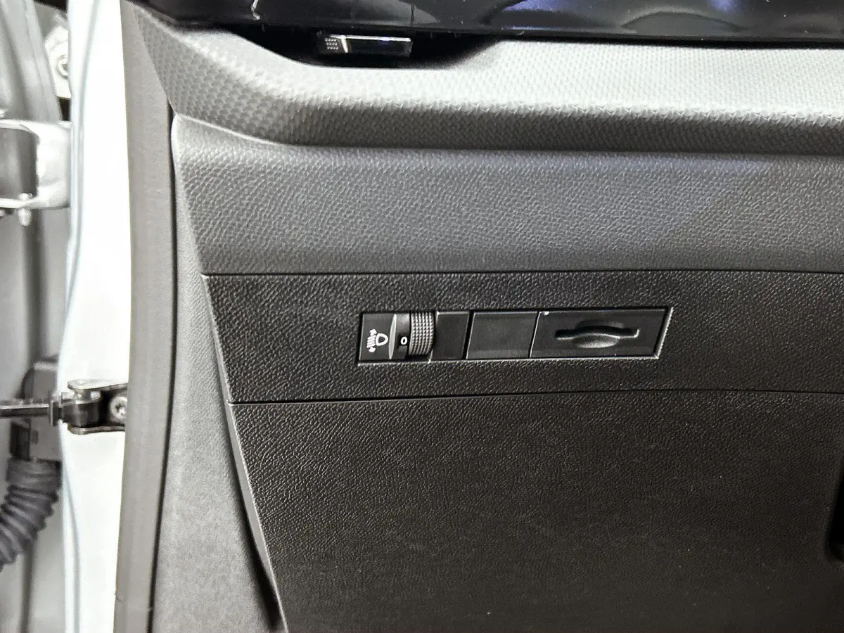 1.2 Turbo Business Edition Camera | Apple Carplay & Android Auto | Navigatie | AGR Stoelen | Parkeersensoren Voor/Achter | Stoel & Stuur Verwarming | Climate Control | Keyless