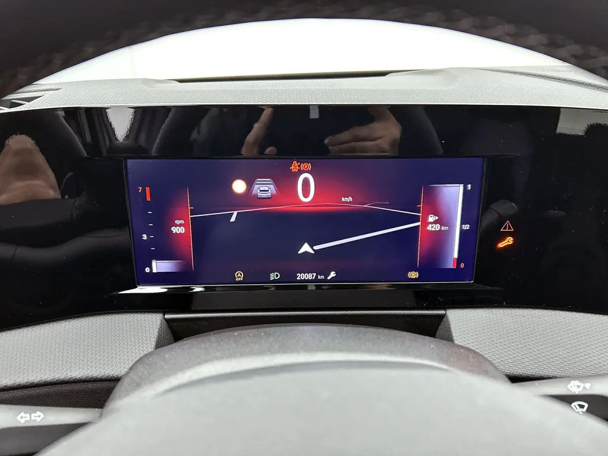 1.2 Turbo Business Edition Camera | Apple Carplay & Android Auto | Navigatie | AGR Stoelen | Parkeersensoren Voor/Achter | Stoel & Stuur Verwarming | Climate Control | Keyless