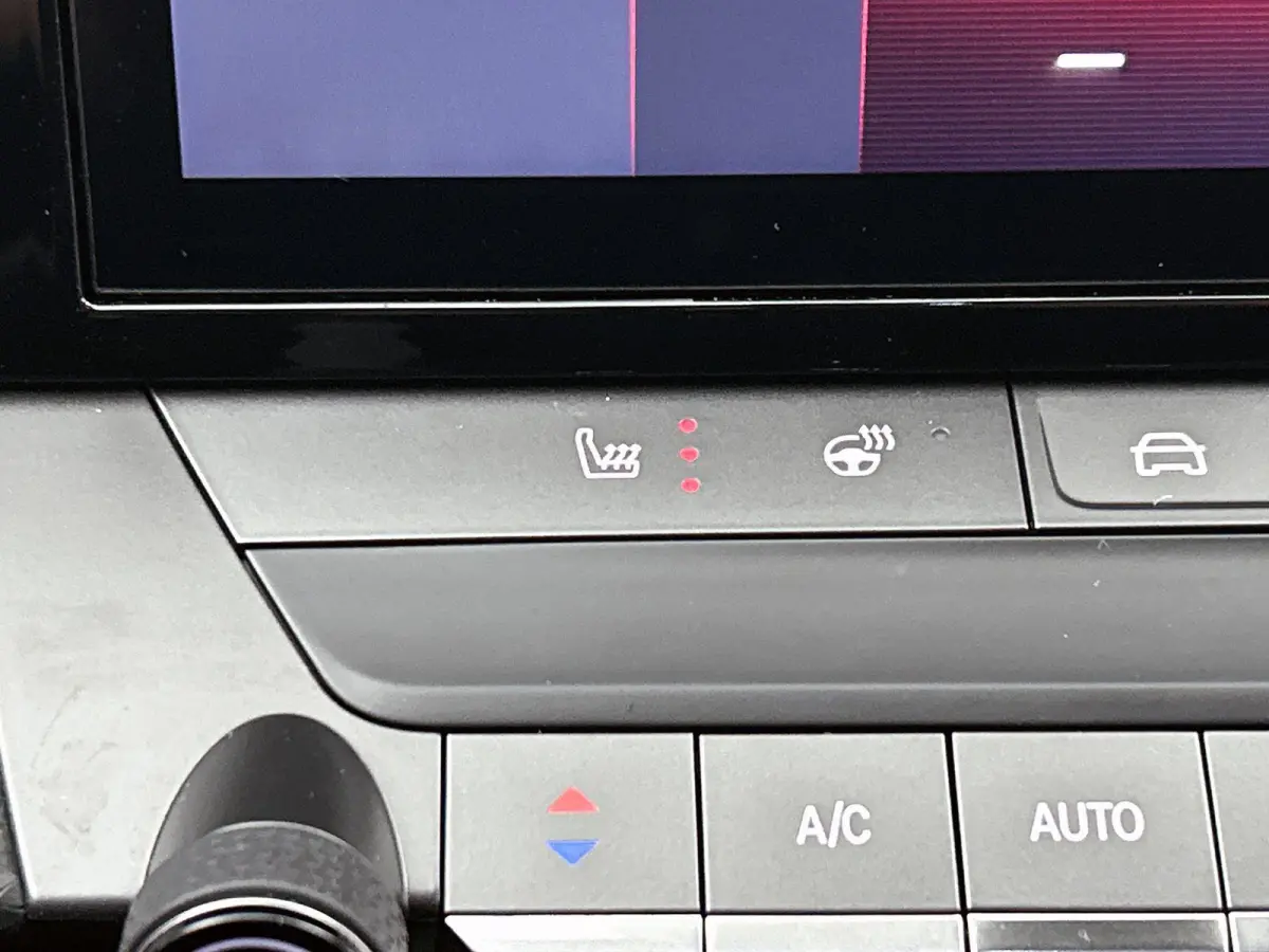1.2 Turbo Business Edition Camera | Apple Carplay & Android Auto | Navigatie | AGR Stoelen | Parkeersensoren Voor/Achter | Stoel & Stuur Verwarming | Climate Control | Keyless
