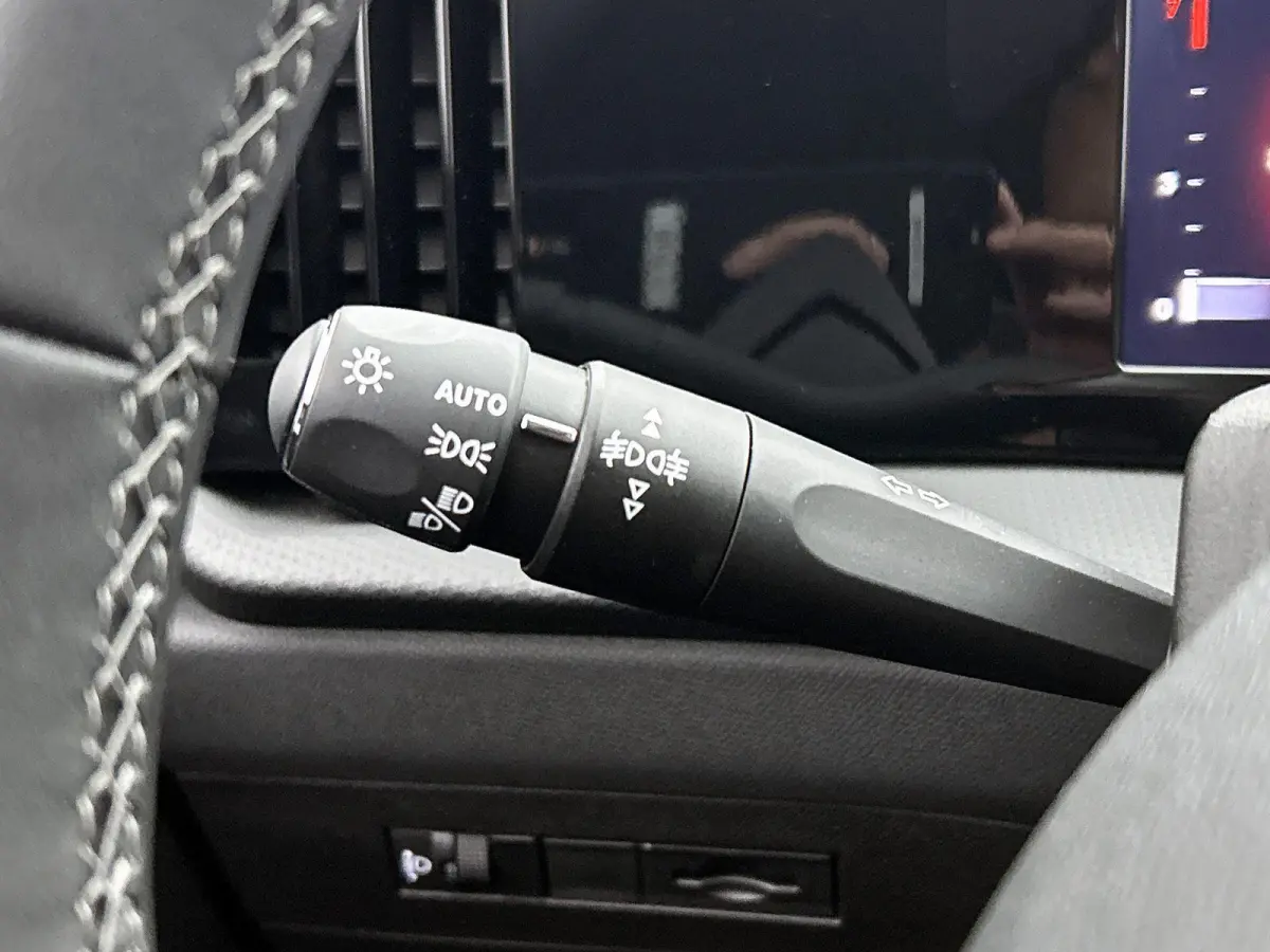 1.2 Turbo Business Edition Camera | Apple Carplay & Android Auto | Navigatie | AGR Stoelen | Parkeersensoren Voor/Achter | Stoel & Stuur Verwarming | Climate Control | Keyless