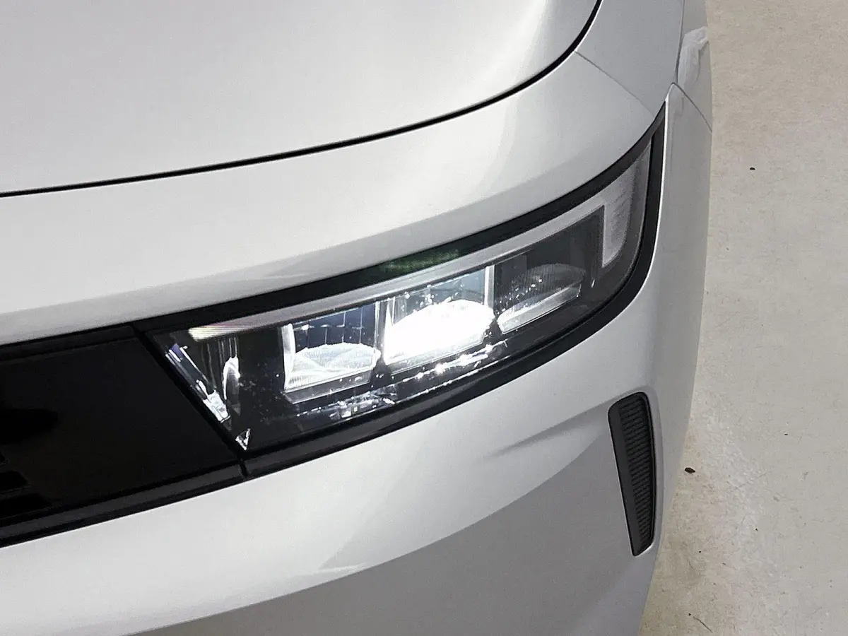 1.2 Turbo Business Edition Camera | Apple Carplay & Android Auto | Navigatie | AGR Stoelen | Parkeersensoren Voor/Achter | Stoel & Stuur Verwarming | Climate Control | Keyless