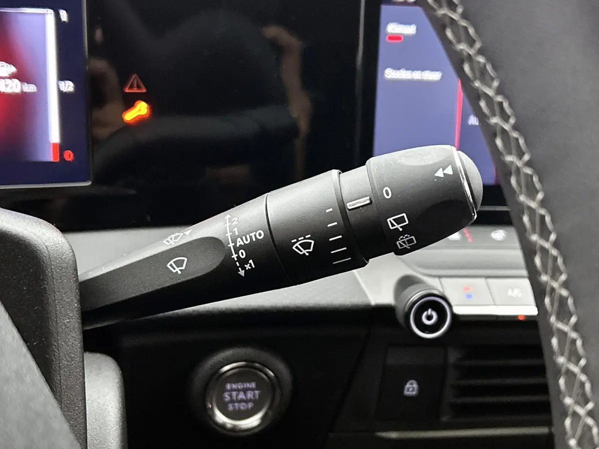 1.2 Turbo Business Edition Camera | Apple Carplay & Android Auto | Navigatie | AGR Stoelen | Parkeersensoren Voor/Achter | Stoel & Stuur Verwarming | Climate Control | Keyless