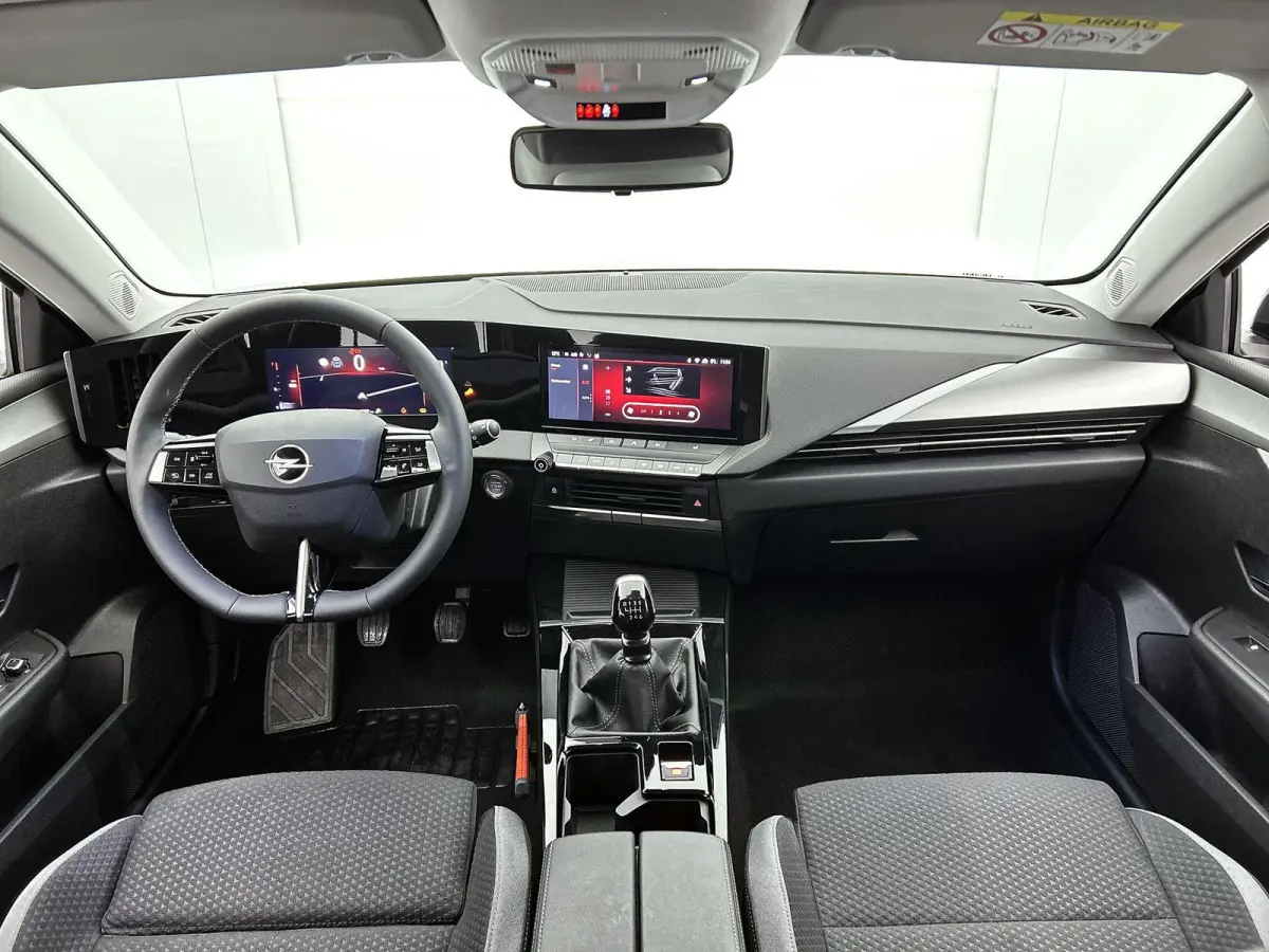 1.2 Turbo Business Edition Camera | Apple Carplay & Android Auto | Navigatie | AGR Stoelen | Parkeersensoren Voor/Achter | Stoel & Stuur Verwarming | Climate Control | Keyless