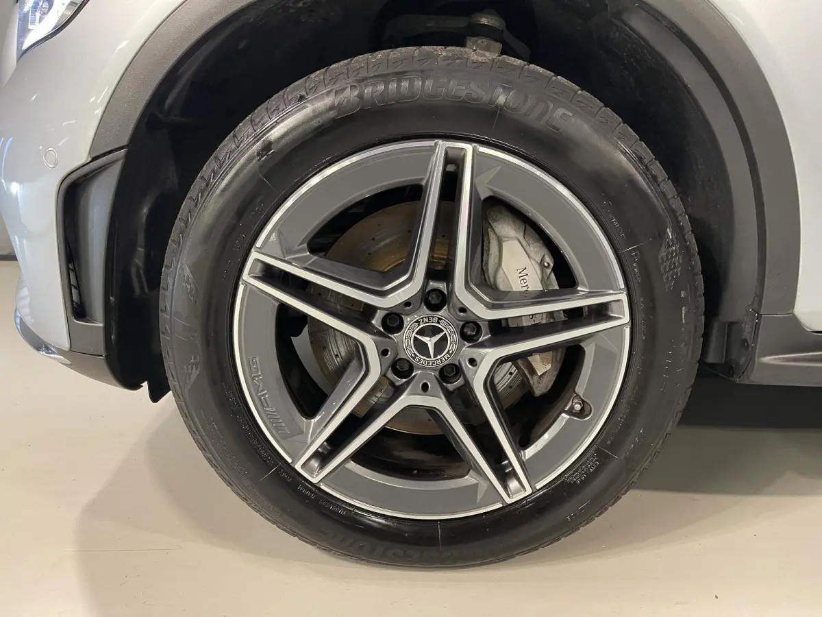 4MATIC AMG Line 19"/Panoramadak/Dodehoek/Adaptieve cruise/Keyless/Burmester/Matrix LED/Apple Carplay & Android Auto/Stoelverwarming/Elektrische klep