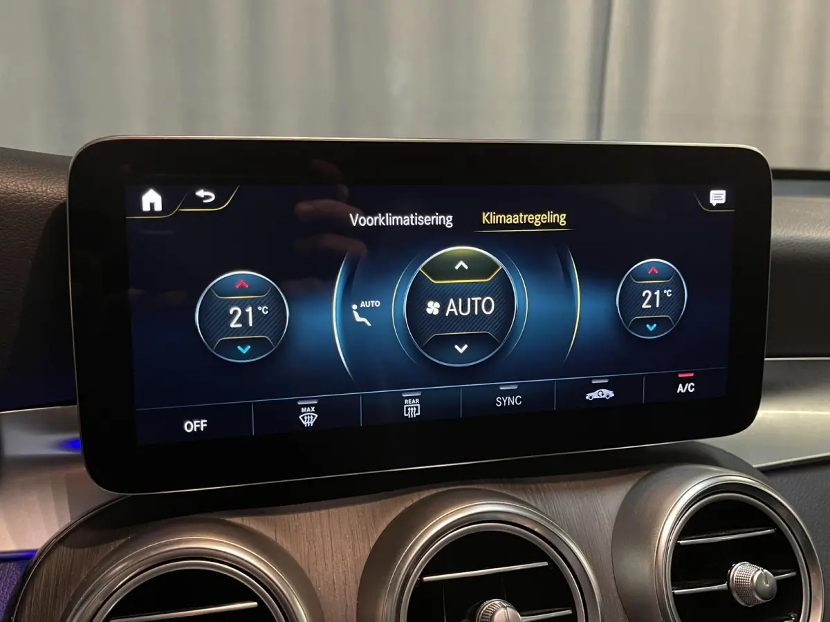 4MATIC AMG Line 19"/Panoramadak/Dodehoek/Adaptieve cruise/Keyless/Burmester/Matrix LED/Apple Carplay & Android Auto/Stoelverwarming/Elektrische klep