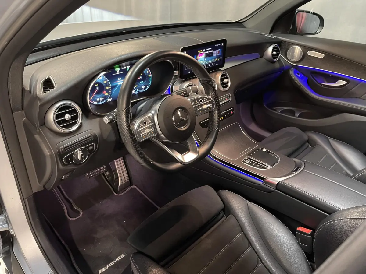 4MATIC AMG Line 19"/Panoramadak/Dodehoek/Adaptieve cruise/Keyless/Burmester/Matrix LED/Apple Carplay & Android Auto/Stoelverwarming/Elektrische klep